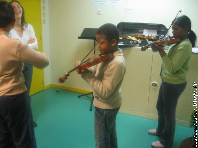Découverte du violon à l'école de musique : j'adore !